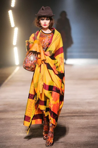 Look 10